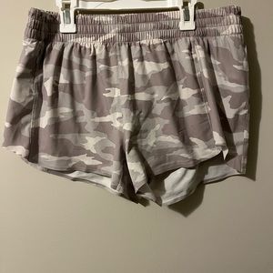 Athleta Hustle 3” Camo Shorts